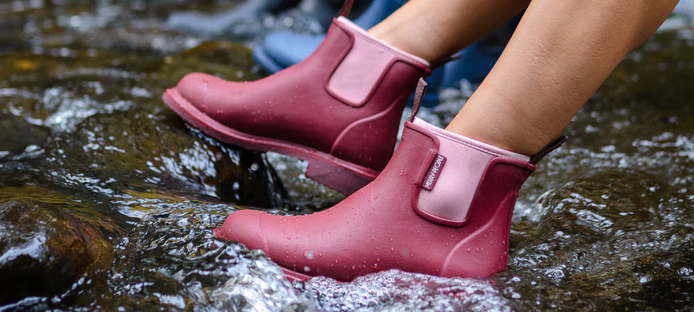 مراقبت از کفش در فصل بارانی - کفش لاستیکی